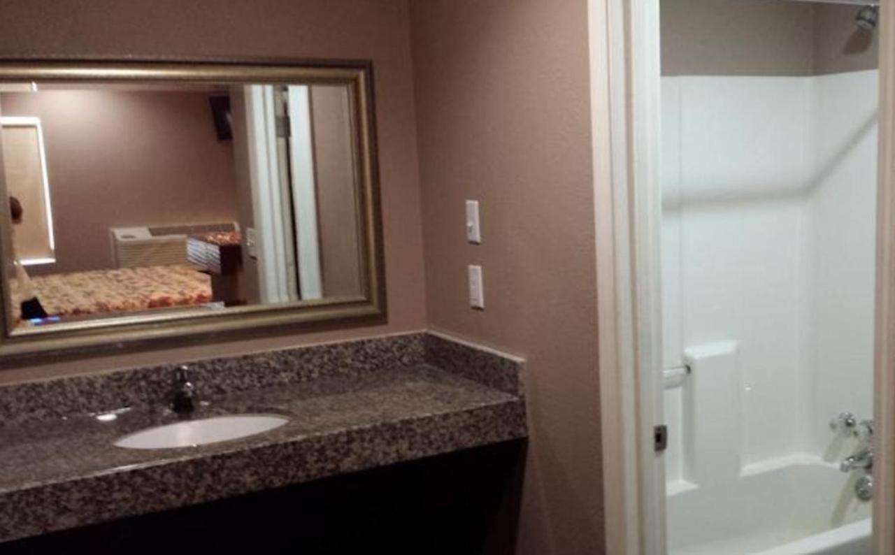 Royal Relax Inn Fairmont City Esterno foto